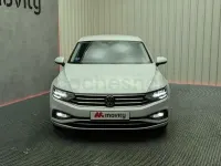 Usado VW Passat Executive 150 CV (110 kW) 2022 Blanco Familiar