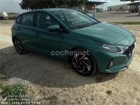 Usado Hyundai i20 100 CV (73 kW) 2023 Verde Utilitario