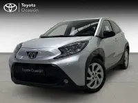 Usado Toyota Aygo X Play 72 CV (52 kW) 2023 Gris / plata SUV
