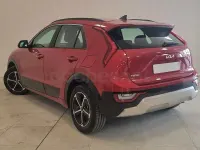 Usado Kia Niro 141 CV (103 kW) 2024 Rojo SUV
