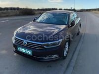Usado VW Passat Advance 120 CV (88 kW) 2016 Granate Berlina
