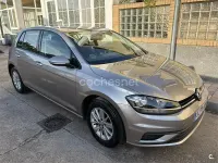 Usado VW Golf VII Business 110 CV (80 kW) 2018 Gris / plata Familiar