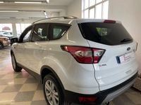Usado Ford Kuga Trend 120 CV (88 kW) 2019 Blanco SUV