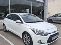Begagnad Hyundai i20 90 HK (66 kW) 2016 Vit Sportkupé