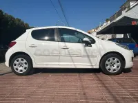 Usado Peugeot 207 68 CV (50 kW) 2013 Blanco Berlina