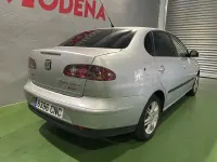Usado Seat Cordoba Stylance 75 CV (55 kW) 2004 Gris / plata Berlina