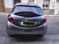 Usado Peugeot 208 GT-line 110 CV (80 kW) 2019 Gris / plata Utilitario