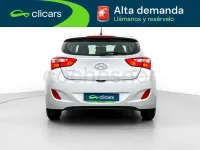 Usado Hyundai i30 100 CV (73 kW) 2016 Gris / plata Berlina