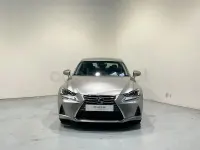 Usado Lexus IS300h Executive Line 223 CV (164 kW) 2018 Gris / plata Berlina