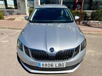 Usado Skoda Octavia Active 116 CV (85 kW) 2019 Gris / plata Berlina