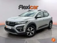 Usado Dacia Sandero Comfort 91 CV (66 kW) 2021 Gris Utilitario