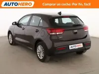 Usado Kia Rio 85 CV (62 kW) 2019 Marrón Berlina