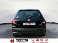Usado Peugeot 206 58 CV (42 kW) 2011 Negro Berlina