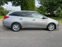 Usado Toyota Auris Advance 124 CV (91 kW) 2014 Gris / plata Familiar