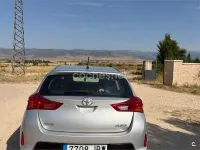 Usado Toyota Auris Advance 124 CV (91 kW) 2014 Blanco Berlina