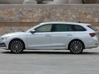 Usado Skoda Octavia Ambition 150 CV (110 kW) 2022 Gris Familiar