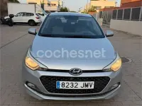 Usado Hyundai i20 84 CV (61 kW) 2016 Gris / plata Berlina