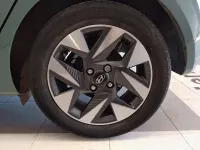 Usado Hyundai i10 67 CV (49 kW) 2023 Verde Utilitario