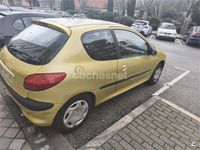 Usado Peugeot 206 70 CV (51 kW) 2003 Amarillo Berlina