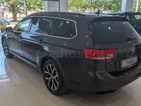Usado VW Passat Executive 150 CV (110 kW) 2022 Gris / plata Familiar