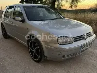 Usado VW Golf IV Highline 130 CV (95 kW) 2002 Gris / plata Berlina