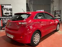 Usado Hyundai i30 100 CV (73 kW) 2012 Rojo Berlina