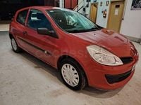 Usado Renault Clio II Authentique 75 CV (55 kW) 2007 Rojo Berlina