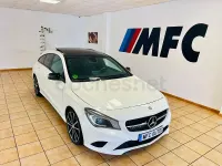 Usado Mercedes CLA220 Shooting Brake Urban 177 CV (130 kW) 2015 Blanco Familiar