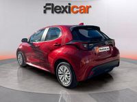 Usado Toyota Yaris Hybrid Active 116 CV (85 kW) 2023 Rojo Utilitario