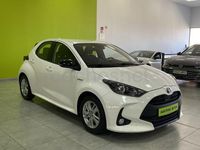 Usado Toyota Yaris Hybrid Active 116 CV (85 kW) 2020 Blanco Berlina