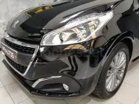Usado Peugeot 208 Style 82 CV (60 kW) 2017 Negro Utilitario