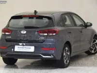 Usado Hyundai i30 100 CV (73 kW) 2025 Gris / plata Berlina