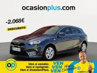 Usado Kia Ceed 136 CV (100 kW) 2023 Gris / plata Utilitario