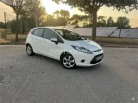 Usado Ford Fiesta Trend 90 CV (66 kW) 2009 Blanco Berlina