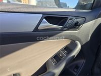 Usado VW Jetta Advance 105 CV (77 kW) 2011 Negro Berlina