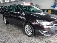Usado Opel Astra Elegance 136 CV (100 kW) 2015 Marrón Berlina