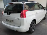 Usado Peugeot 5008 Allure 115 CV (84 kW) 2014 Blanco Monovolumen