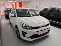 Usado Kia Rio 84 CV (61 kW) 2023 Blanco Berlina