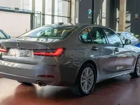 Usado BMW 320e Shadowline 204 CV (150 kW) 2024 Gris / plata Berlina