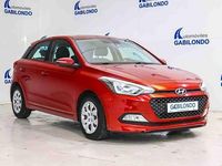 Usado Hyundai i20 75 CV (55 kW) 2015 Rojo Berlina
