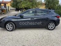 Usado Seat Leon Style 130 CV (95 kW) 2020 Negro Berlina