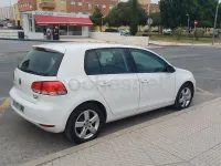 Usado VW Golf VII 105 CV (77 kW) 2012 Blanco Berlina