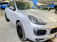 Usado Porsche Cayenne S E-Hybrid Platinum Edition 416 CV (305 kW) 2016 Gris / plata SUV