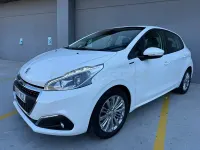 Usado Peugeot 208 Signature Sky 110 CV (80 kW) 2019 Blanco Utilitario