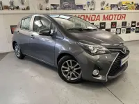 Usado Toyota Yaris City 90 CV (66 kW) 2015 Gris Utilitario