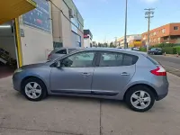 Usado Renault Mégane III Dynamique 110 CV (80 kW) 2010 Gris / plata Berlina