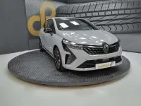 Usado Renault Clio V Techno 90 CV (66 kW) 2025 Gris / plata Berlina