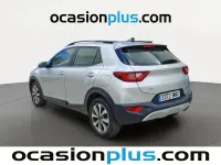 Usado Kia Stonic 101 CV (74 kW) 2024 Gris plata SUV