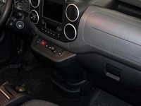 Usado Citroën Berlingo Live 131 CV (96 kW) 2018 Verde nausica Monovolumen