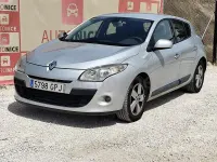 Usado Renault Mégane III Dynamique 105 CV (77 kW) 2009 Gris / plata Berlina